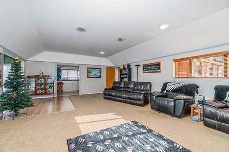 Photo of property in 24 Tiverton Crescent, Whalers Gate, New Plymouth, 4310