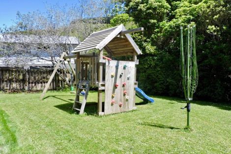 Photo of property in 86 Larsen Crescent, Tawa, Wellington, 5028