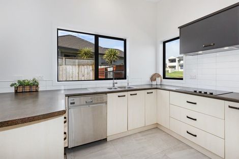 Photo of property in 18 Rifleman Lane, Paraparaumu Beach, Paraparaumu, 5032