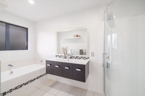 Photo of property in 32 Hussey Road, Harewood, Christchurch, 8051