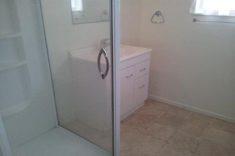 Photo of property in 2/59 Athena Drive, Totara Vale, Auckland, 0629