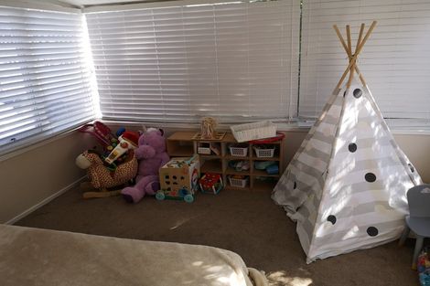 Photo of property in 23 Glenmore Road, Sunnyhills, Auckland, 2010