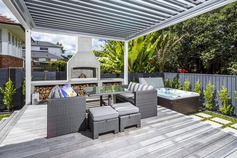 Photo of property in 209 Hurstmere Road, Takapuna, Auckland, 0622