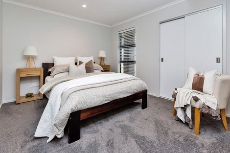 Photo of property in 32 Waitemata Drive, One Tree Point, 0118