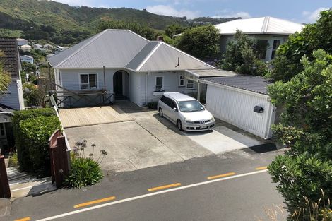 Photo of property in 28 Melbourne Road, Island Bay, Wellington, 6023