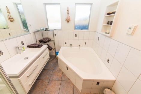 Photo of property in 114 Napier Road, Havelock North, 4130