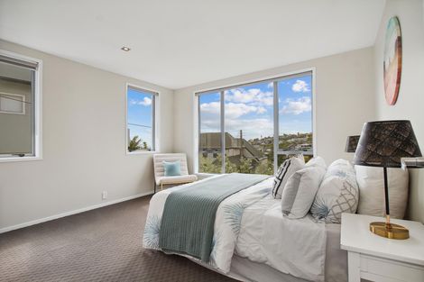 Photo of property in 4a Korotaha Terrace, Rothesay Bay, Auckland, 0630