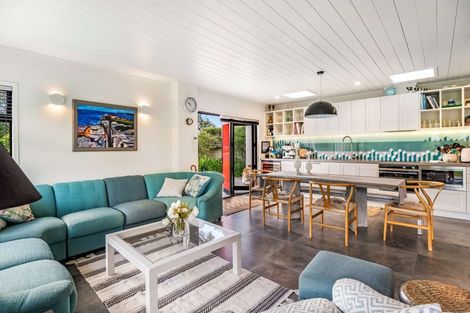 Photo of property in 6 Endeavour Place, Cooks Beach, Whitianga, 3591