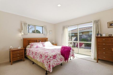 Photo of property in 8 Webb Place, Papamoa Beach, Papamoa, 3118