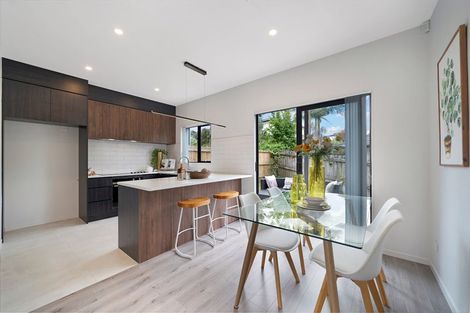 Photo of property in 8/105 Hobsonville Road, West Harbour, Auckland, 0618