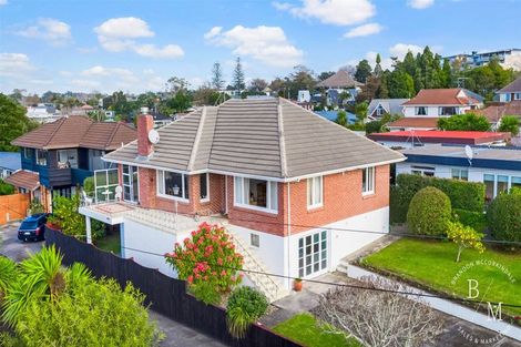 Photo of property in 1/53 Uxbridge Road, Mellons Bay, Auckland, 2014