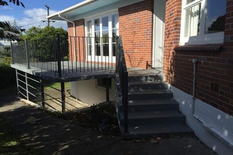 Photo of property in 5 Plumley Crescent, Mangere, Auckland, 2022