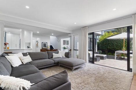 Photo of property in 17a Horotutu Road, Greenlane, Auckland, 1061