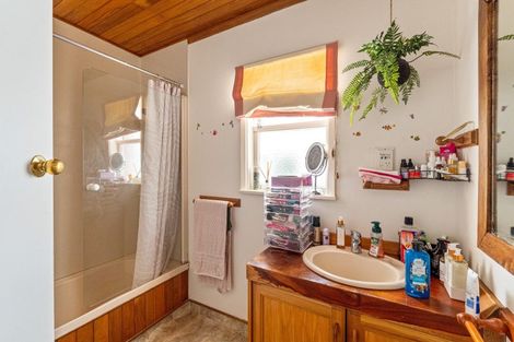 Photo of property in 21 Tui Crescent, Waikanae, 5036