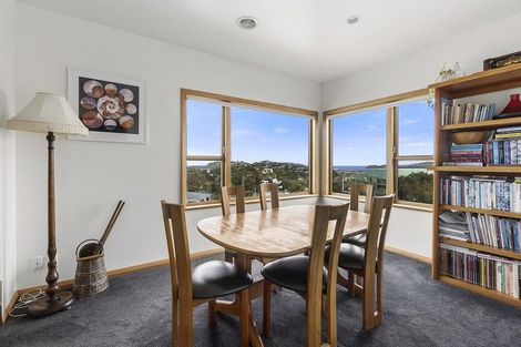 Photo of property in 156 Nevay Road, Karaka Bays, Wellington, 6022