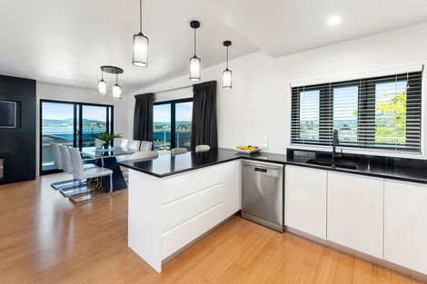 Photo of property in 2b Pah Road, Kawaha Point, Rotorua, 3010