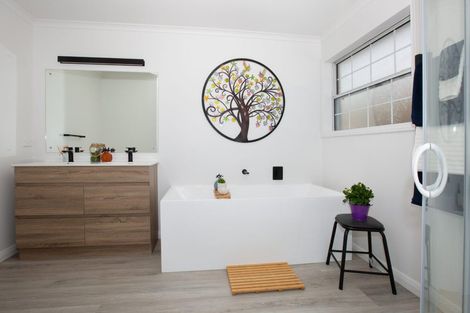 Photo of property in 84 Navigation Drive, Whitby, Porirua, 5024