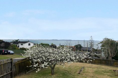 Photo of property in 1 Motuketekete Avenue, Army Bay, Whangaparaoa, 0930