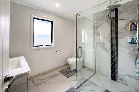 Photo of property in 104 Johnstone Drive, Fitzherbert, Palmerston North, 4410