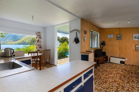 Photo of property in 1974 Queen Charlotte Drive, Momorangi Bay, Picton, 7281