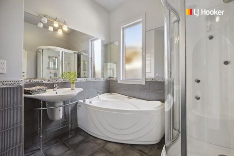 Photo of property in 85 Hargest Crescent, Saint Clair, Dunedin, 9012