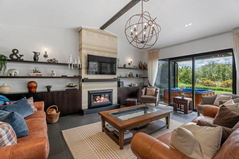 Photo of property in 10 Caithness Court, Jacks Point, Queenstown, 9371