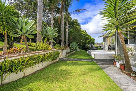 Photo of property in 33 Donovan Avenue, Massey, Auckland, 0614