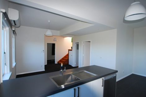 Photo of property in 2 Rangiora Avenue, Kaiwharawhara, Wellington, 6035