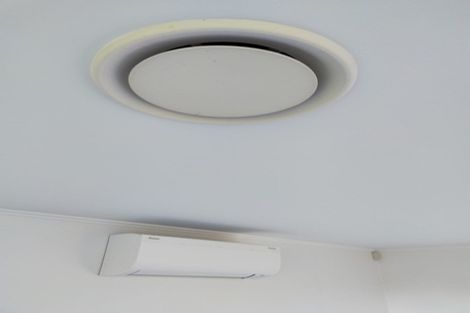 Photo of property in 7 Neil Avenue, Te Atatu Peninsula, Auckland, 0610