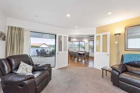 Photo of property in 29 Crown Hill, Paraparaumu, 5032