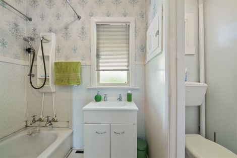 Photo of property in 22 Queenwood Road, Levin, 5510