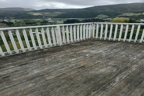 Photo of property in 32 Castle Crescent, Stokes Valley, Lower Hutt, 5019