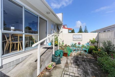 Photo of property in 2/14 Huatoki Street, Vogeltown, New Plymouth, 4310