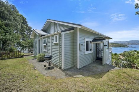 Photo of property in 49 Hungerford Road, Lyall Bay, Wellington, 6022