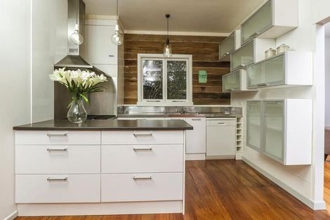 Photo of property in 34 Sandown Road, Rothesay Bay, Auckland, 0630