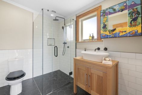 Photo of property in 72 Palmerston Road, Birkenhead, Auckland, 0626