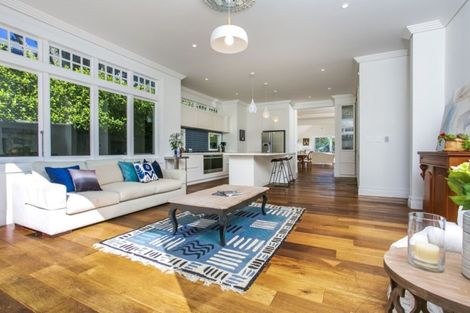 Photo of property in 21 Norwood Road, Bayswater, Auckland, 0622