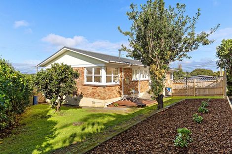 Photo of property in 2/36 Jaemont Avenue, Te Atatu South, Auckland, 0610