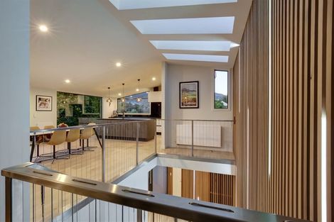 Photo of property in 34 Cedar Drive, Kelvin Heights, Queenstown, 9300