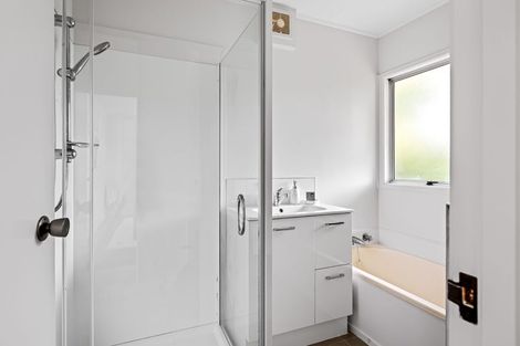 Photo of property in 1/23 Santiago Crescent, Unsworth Heights, Auckland, 0632