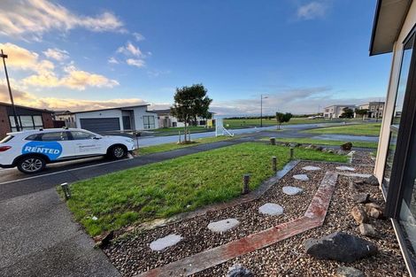 Photo of property in 5 Poutawa Lane, Clarks Beach, 2122