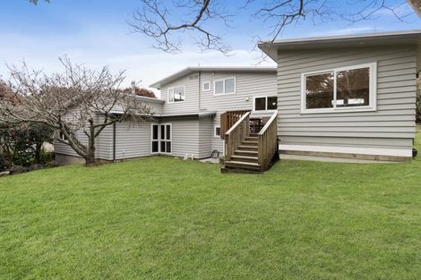 Photo of property in 22 Gwenand Place, Botany Downs, Auckland, 2010