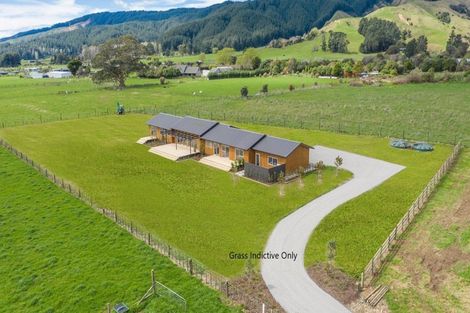 Photo of property in 435 Tararua Road, Levin, 5571