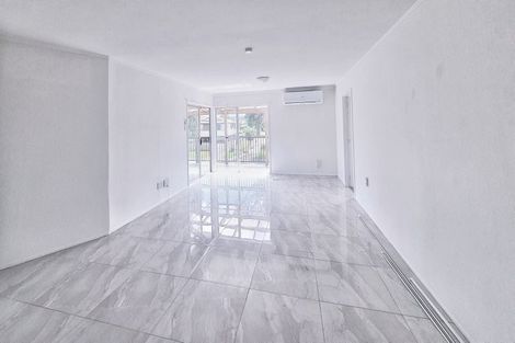 Photo of property in 37 Larissa Avenue, Henderson, Auckland, 0610