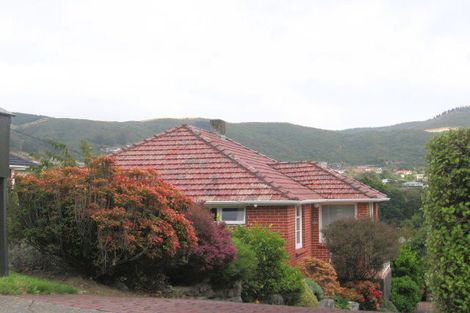 Photo of property in 66 Taylor Terrace, Tawa, Wellington, 5028