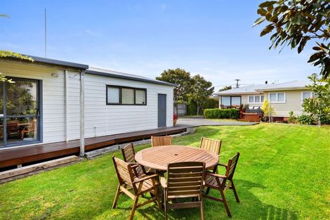Photo of property in 3 Yeovil Road, Te Atatu Peninsula, Auckland, 0610