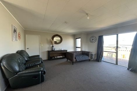 Photo of property in 17 Bernina Place, Weymouth, Auckland, 2103