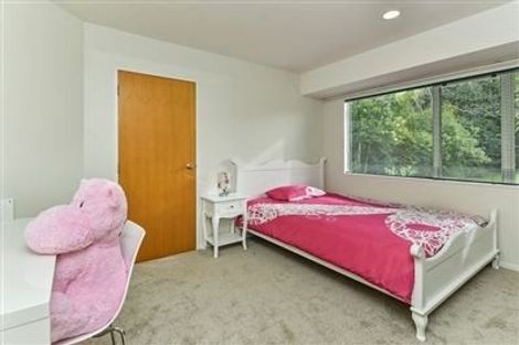 Photo of property in 2/26 Dallinghoe Crescent, Milford, Auckland, 0620