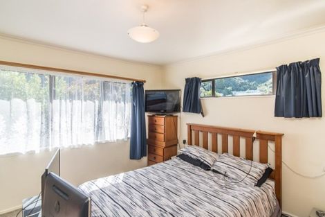 Photo of property in 27 Ruahine Street, Paraparaumu, 5032
