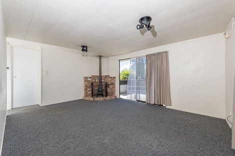 Photo of property in 4 Kayle Glen, West Harbour, Auckland, 0618